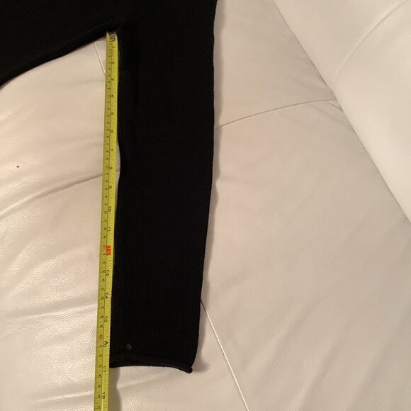 Lord & Taylor Merino Wool Round Neck Long Sleeve Black Women’s Sweater Size S - Picture 3 of 6